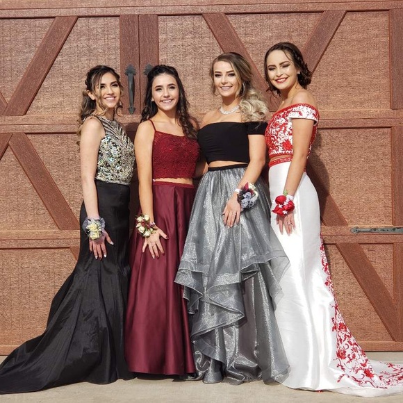 Off the shoulder Prom dress - Picture 3 of 4